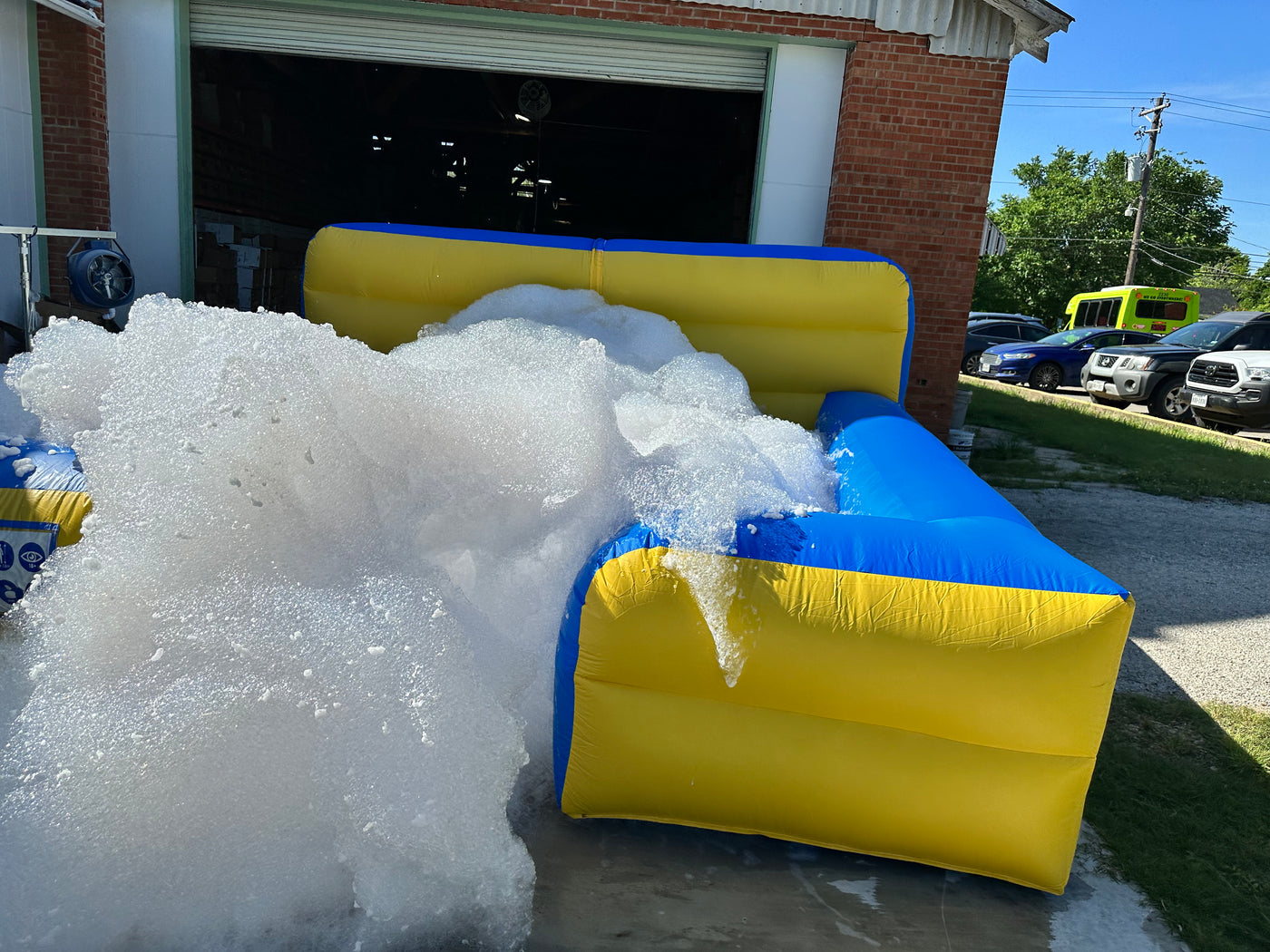 Foam Pit that requires no foam fan or stand. Your blower creates the foam with this foam pit.