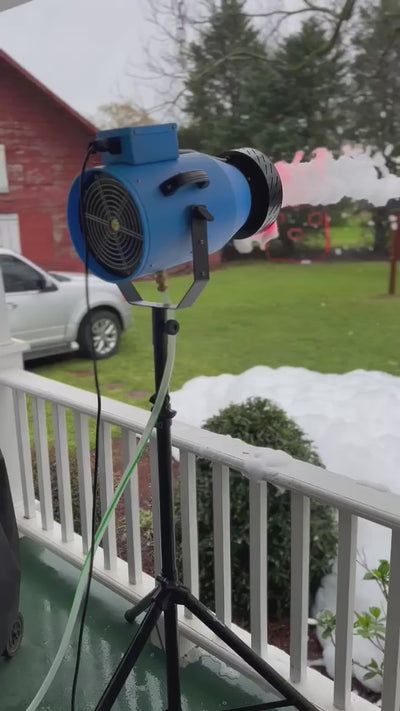 Fill the backyard with foam from the porch with a foam cannon