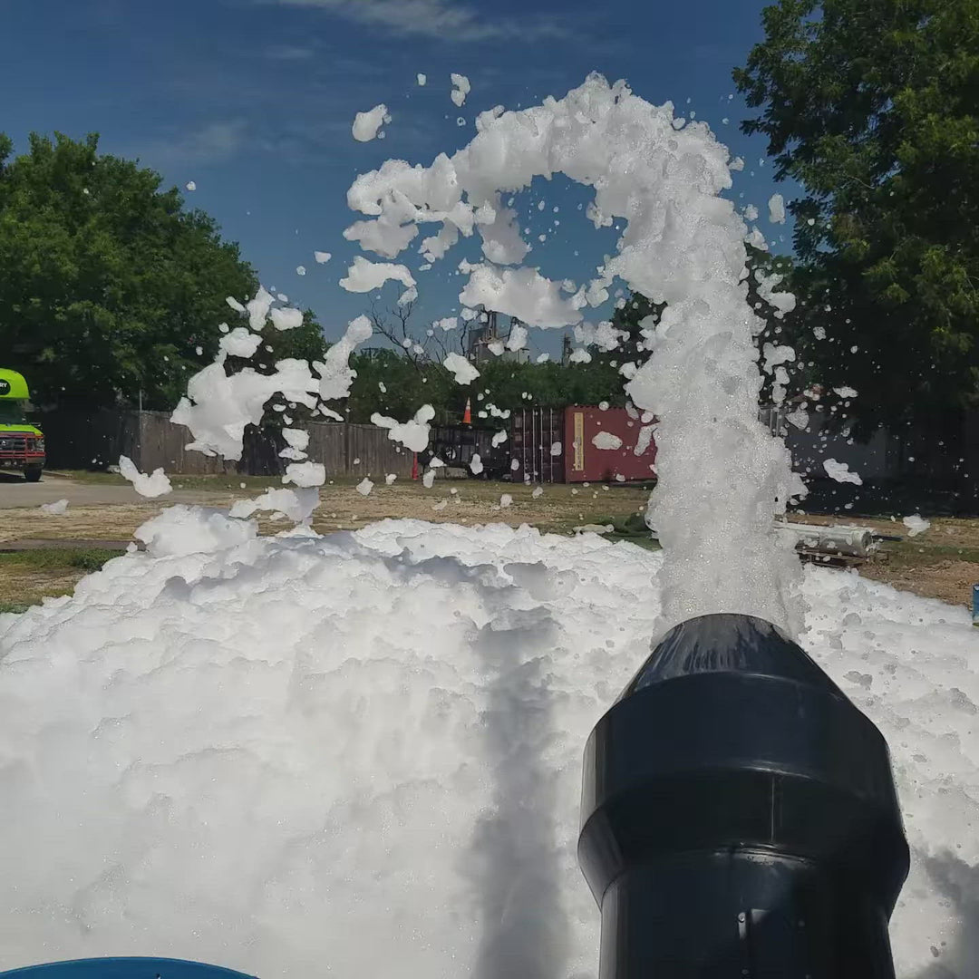 Foam Machine Cannon oscillating and throwing heaps of foam